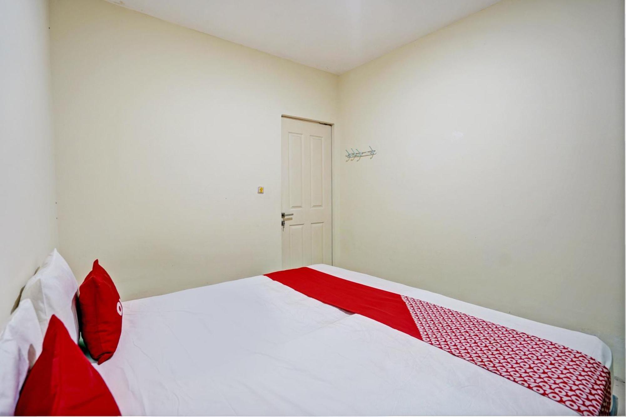 Oyo 93112 Garden Homestay 3 Merlion Surabaya Eksteriør bilde