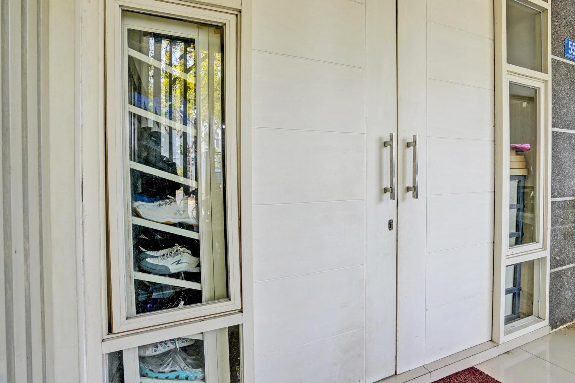 Oyo 93112 Garden Homestay 3 Merlion Surabaya Eksteriør bilde