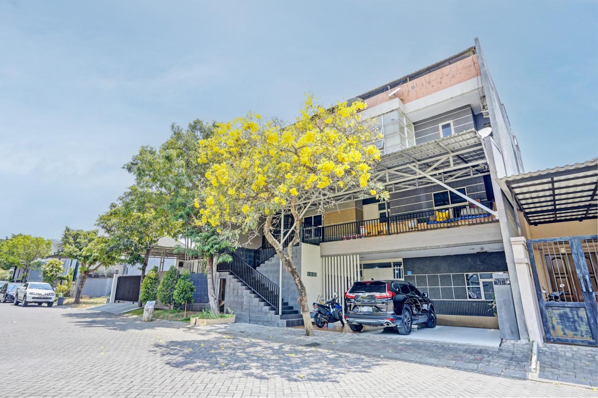 Oyo 93112 Garden Homestay 3 Merlion Surabaya Eksteriør bilde